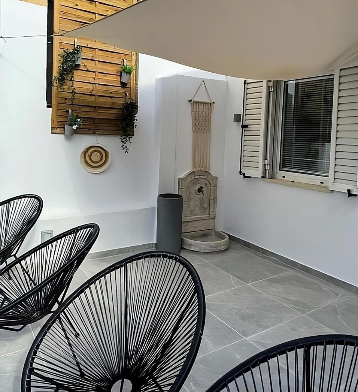 Duomo City Center Suites Candia Esterno foto